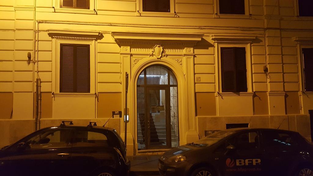 Una Finestra Su Monti Рим Екстериор снимка